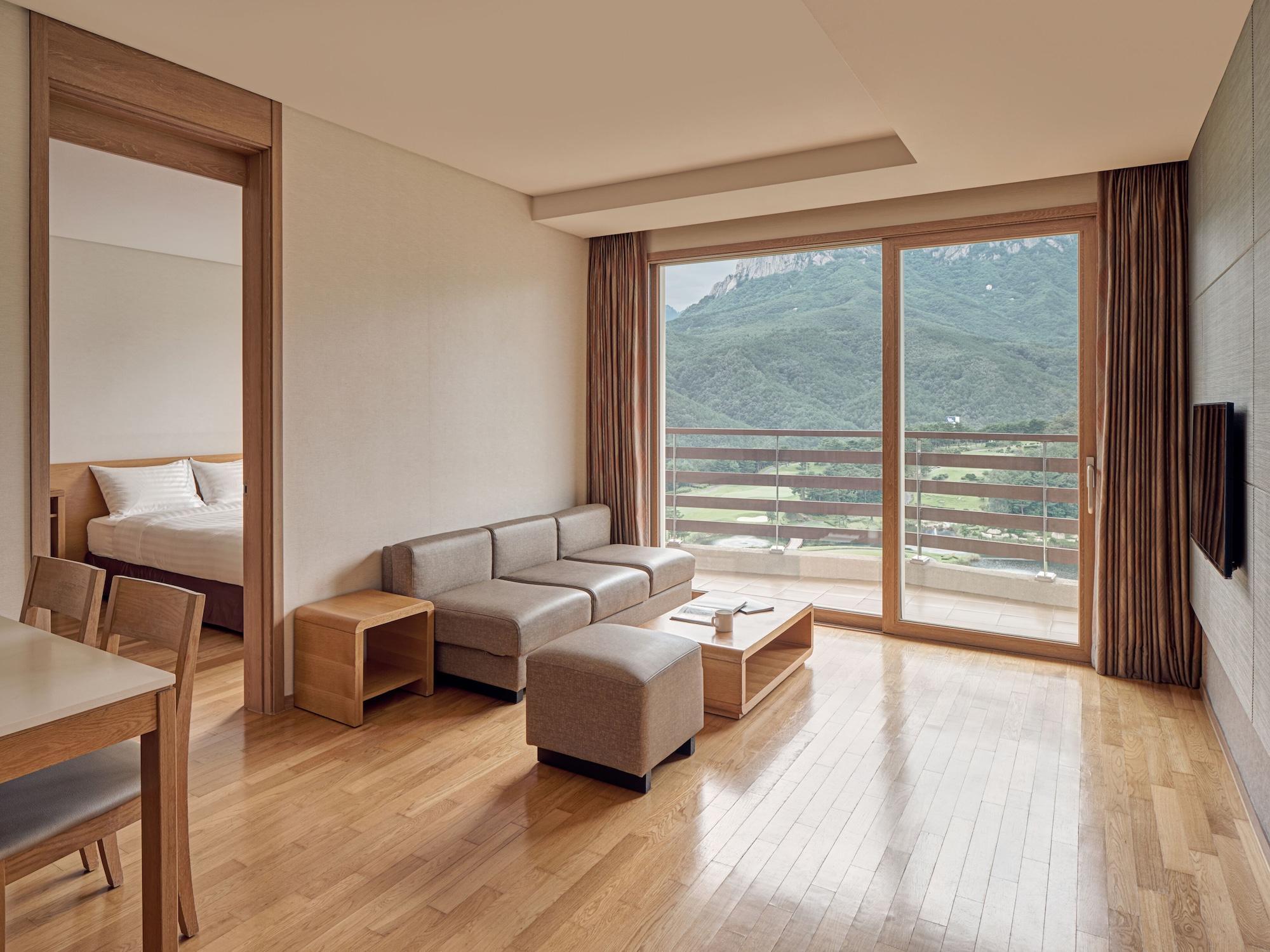 Delpino Hotel Sokcho Exterior photo