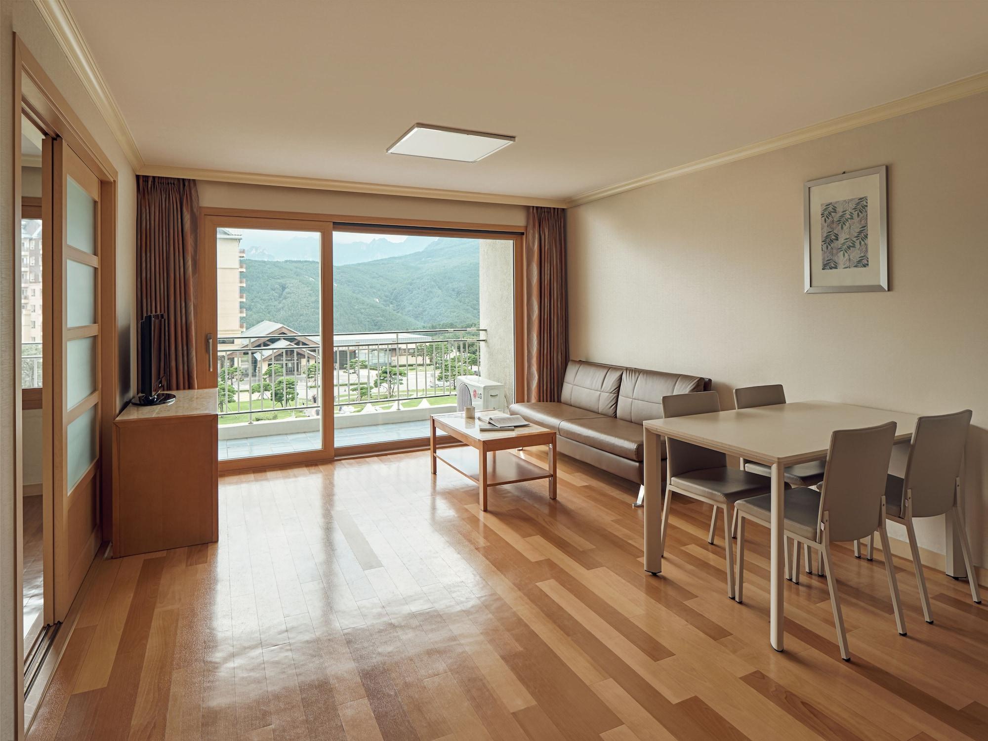 Delpino Hotel Sokcho Exterior photo