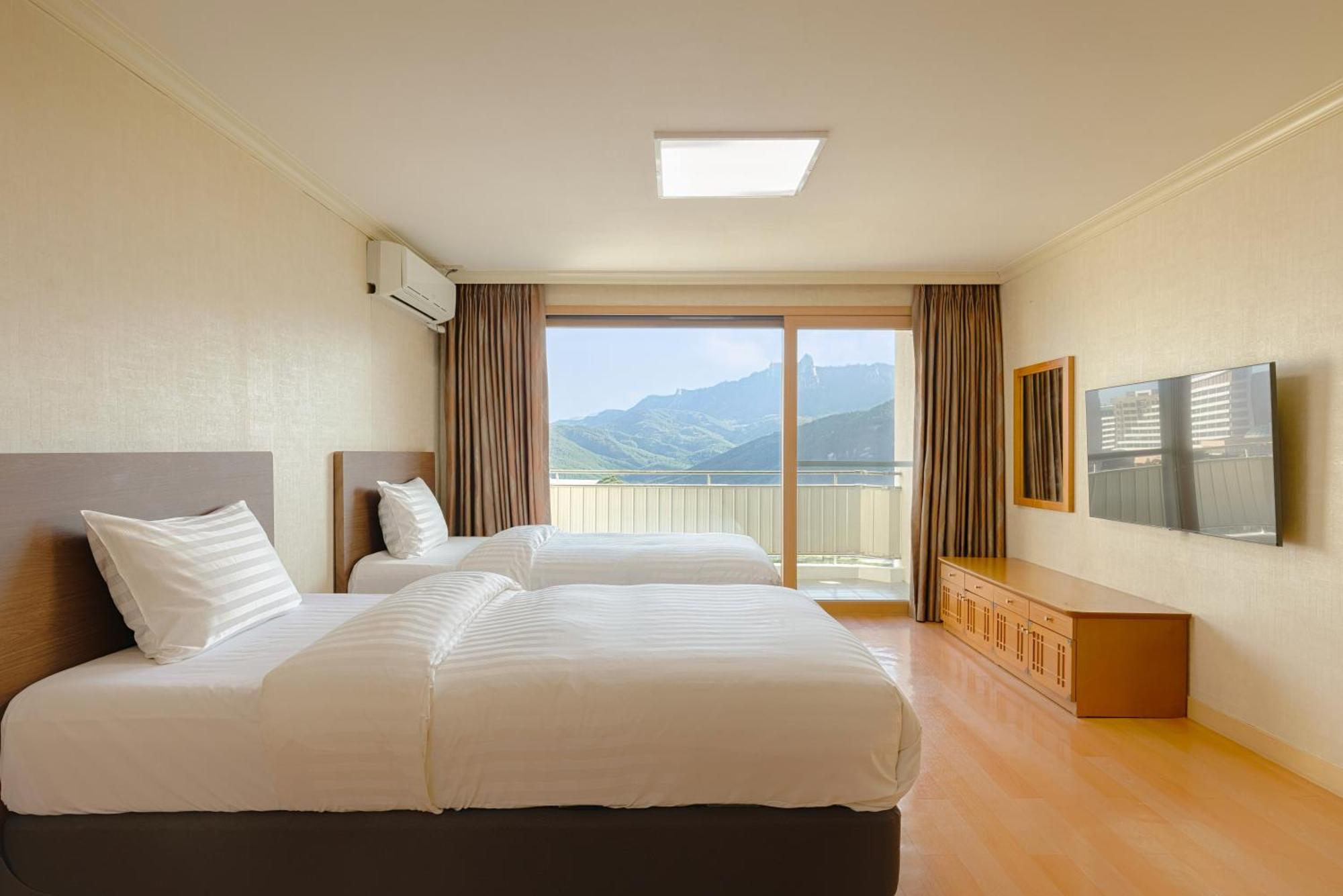 Delpino Hotel Sokcho Exterior photo
